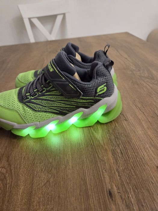 Skechers r 33,5 świecące buty