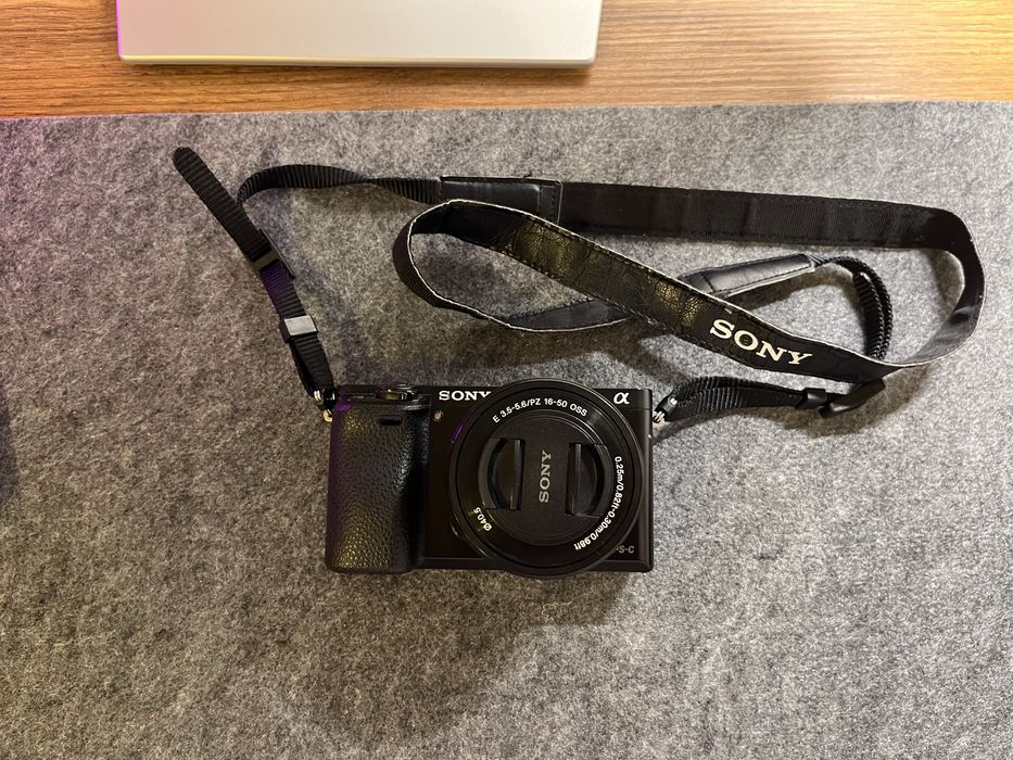 Sony A6000 + kit 16–50mm в дуже доброму стані