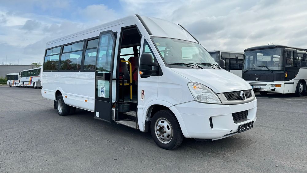 Irisbus Iveco Daily / 23 miejsca / Cena 87000 zł netto  Iveco Daily / 23 miejsc