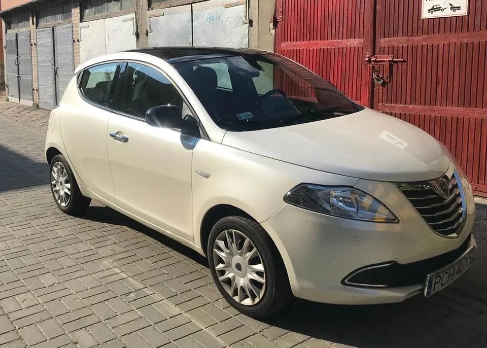 Lancia Ypsilon Stan dobry .Pełna opcja wyposażenia