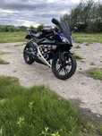 Yamaha YZF-R125.