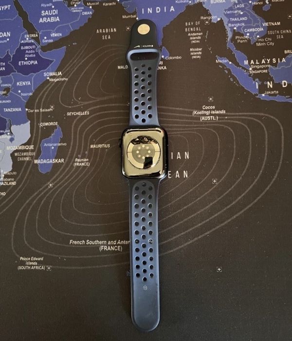 Apple Watch Series 7 Nike