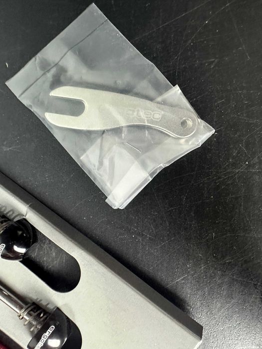 Zaciski antykradzieżowe ERGOTEC przód + tył (czarne)