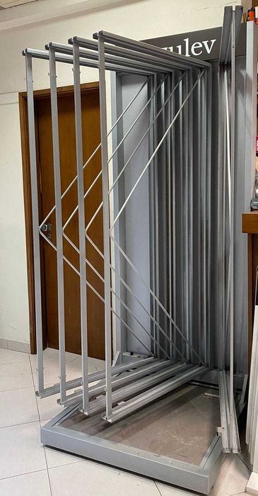 Expositor de material cerâmico