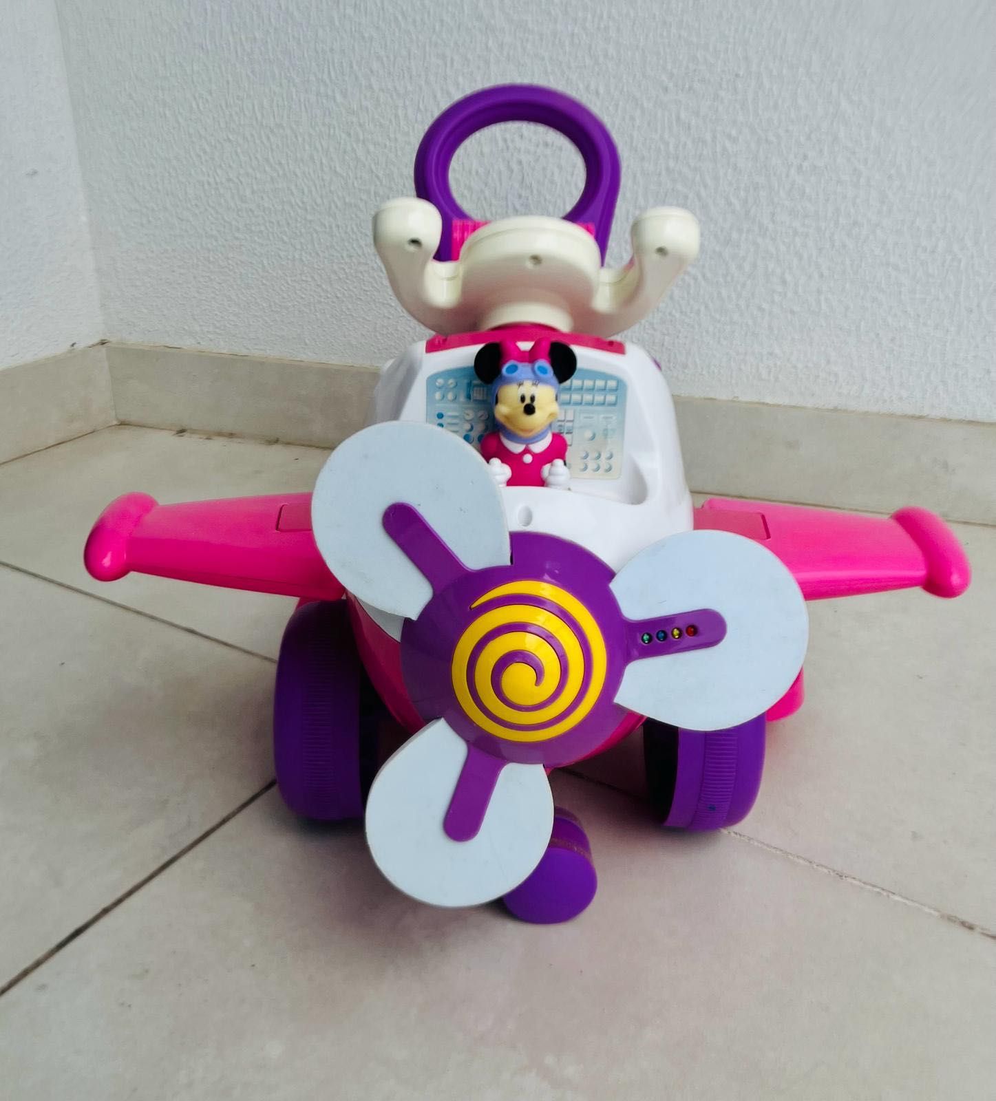 Andador Minnie Aeroplano  - com luzes e som.