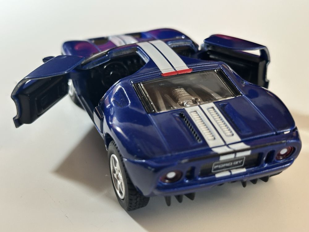 Carro Miniatura Ford 2006 GT