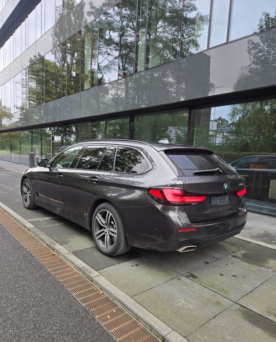 Wynajem BMW 530e 2022 Automat