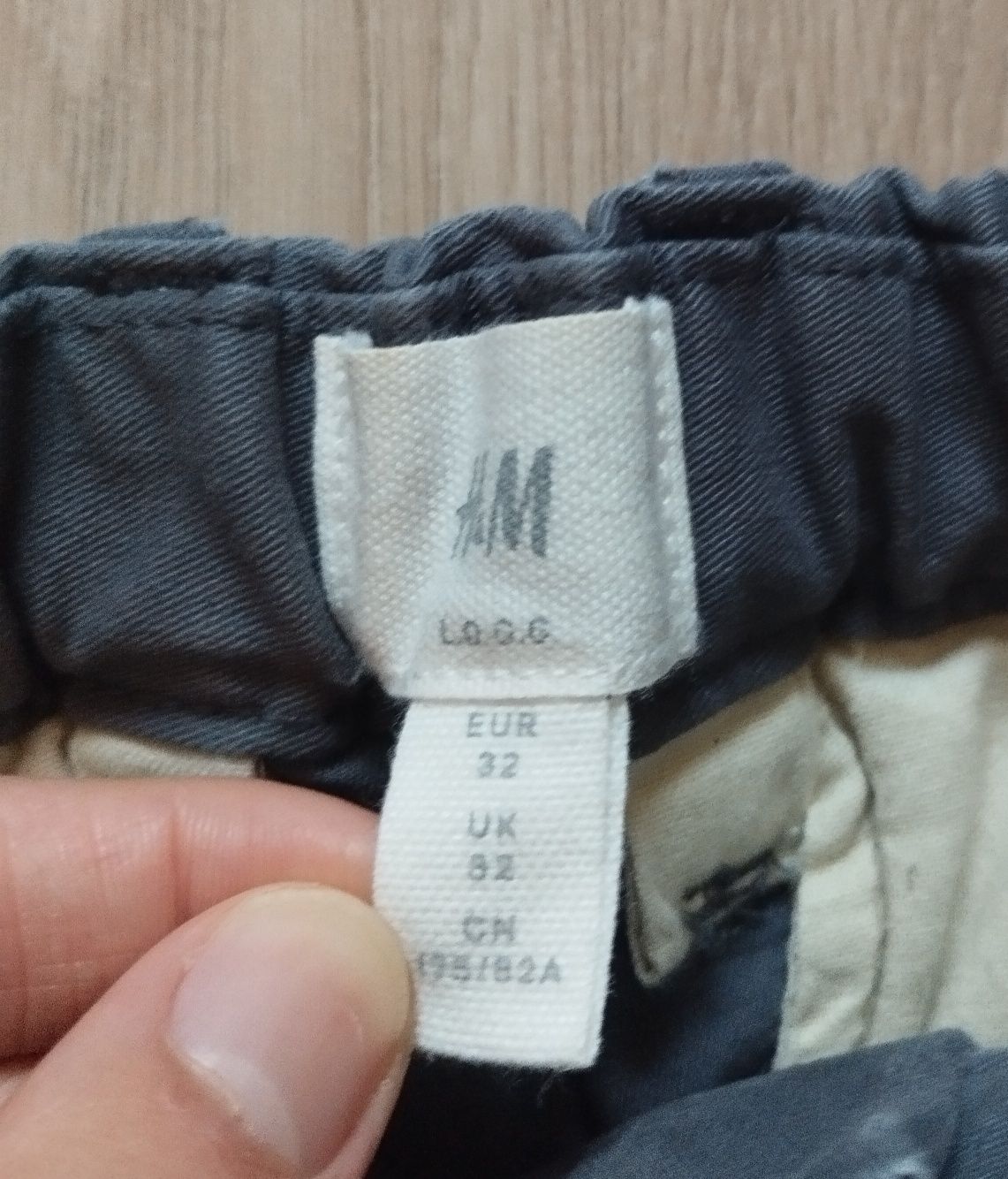 Szare eleganckie spodnie jeansowe chłopięce H&M (rozmiar: 32)