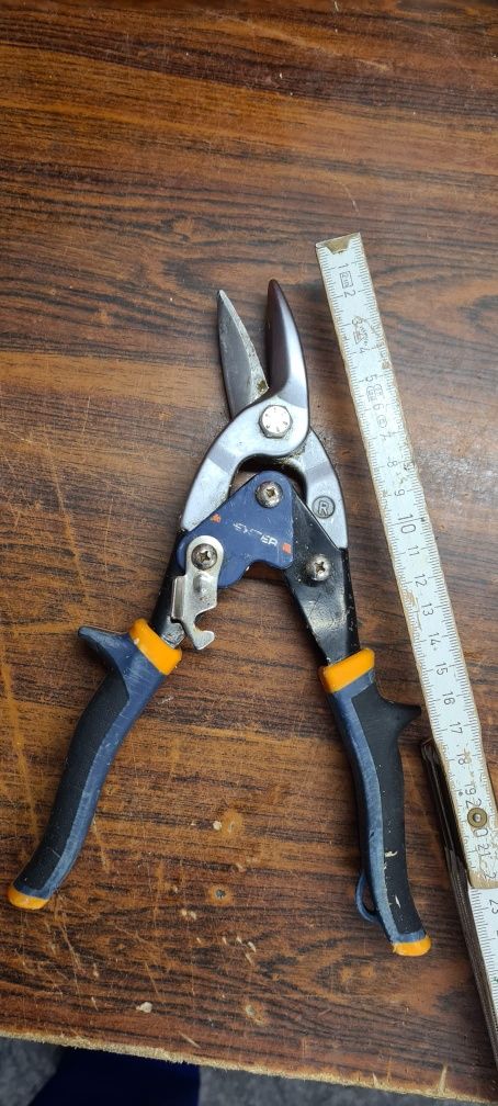 Nożyce do blachy Dexter.

Długość 23cm.