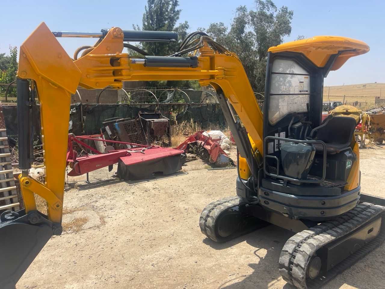 Komatsu PC12uu (2T) - c/braço articulado