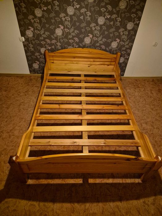 Łóżko drewniane lite