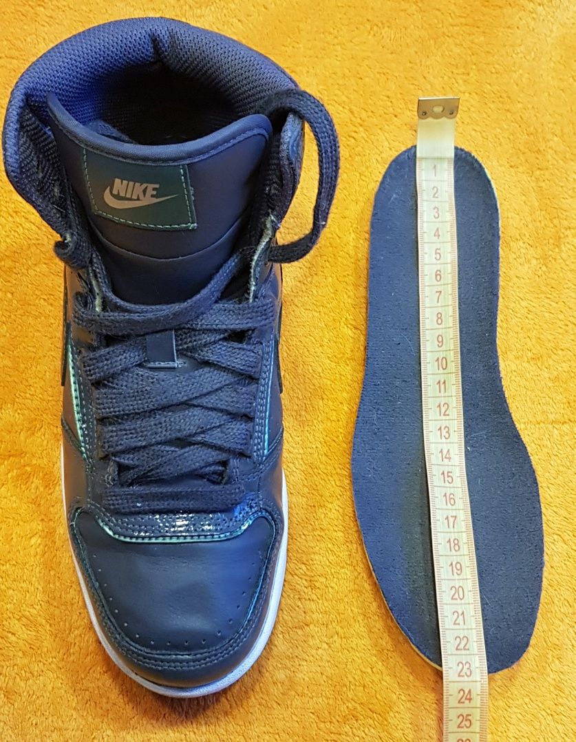 Кроссовки Nike серые