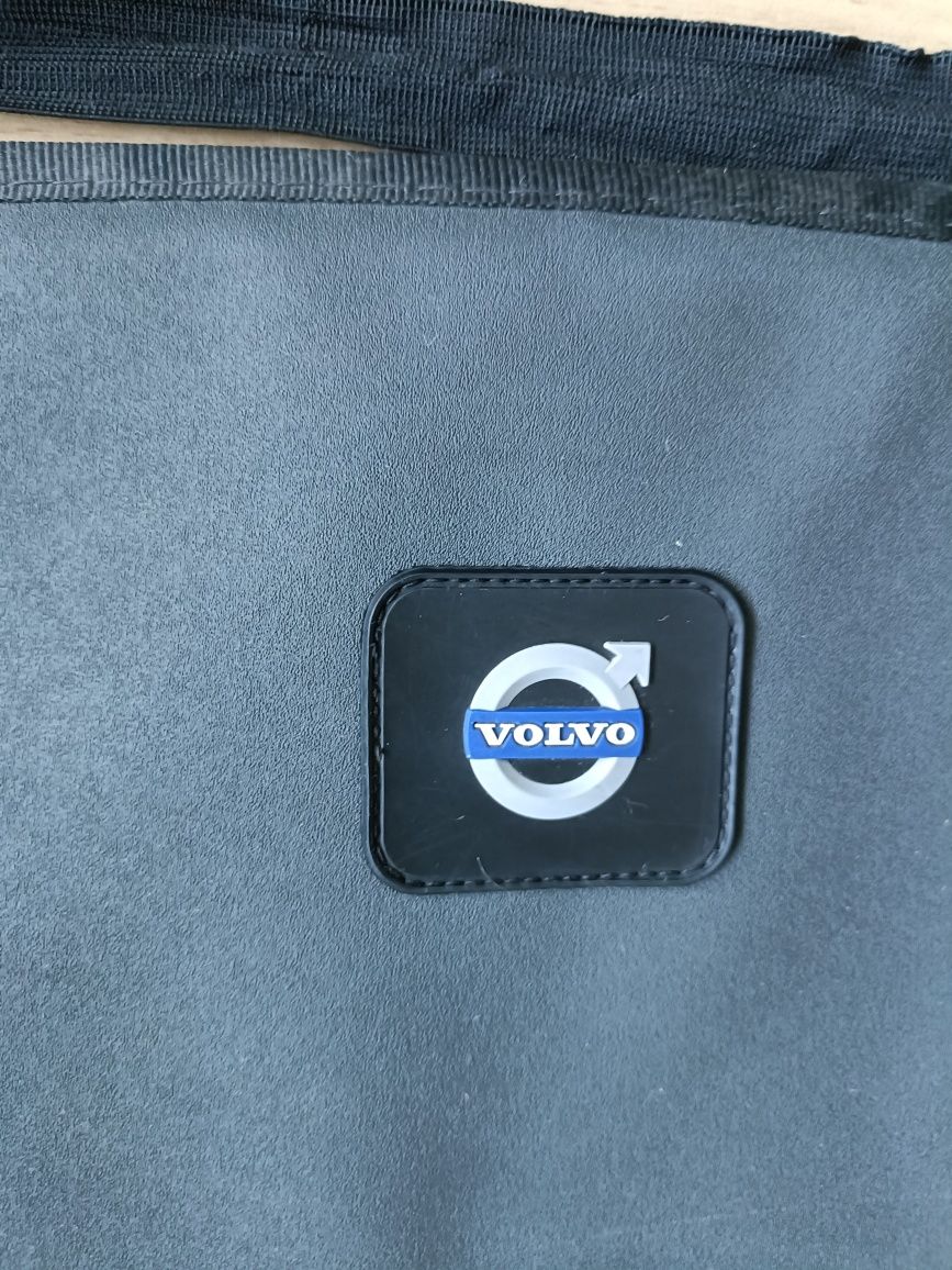 Mata Volvo zabezpieczająca fotel przed dziećmi
