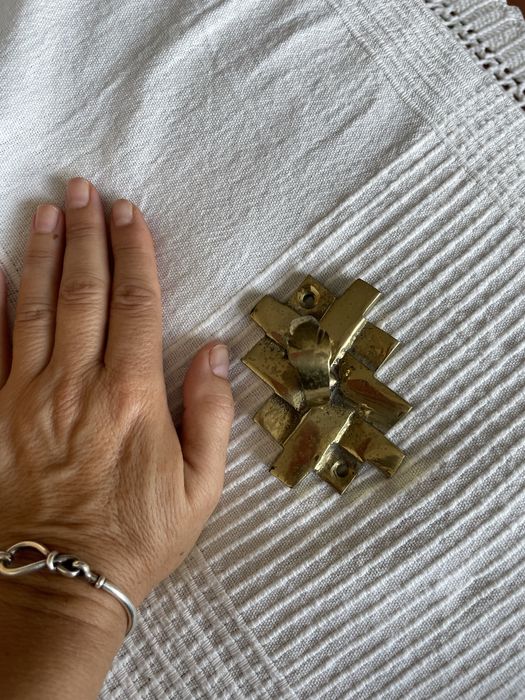 Cabide parede (em latão?)
