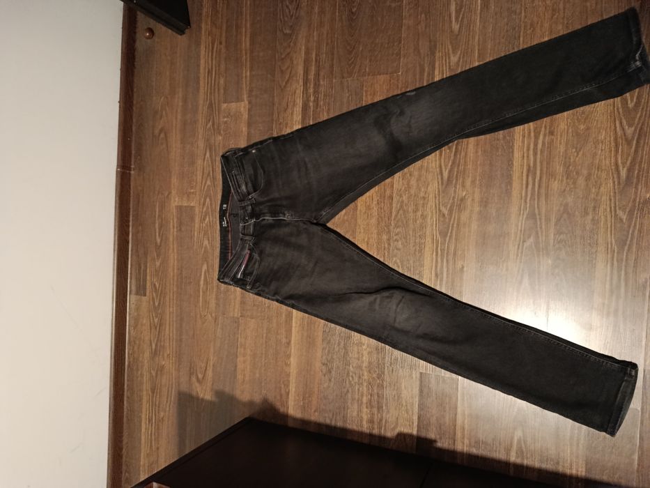 Używane spodnie męskie Tommy Hilfiger rozmiar 33/34