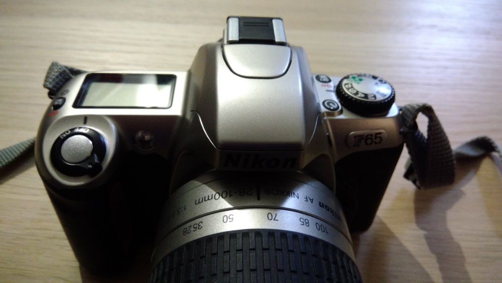 Maquina fotográfica Nikon F65 Prata SLR de 35mm + Objetiv