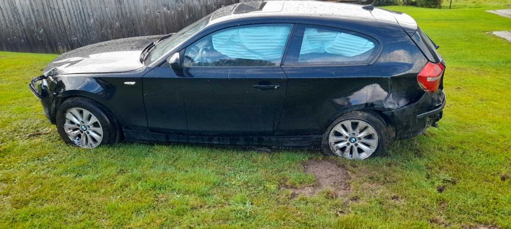 BMW 116d uszkodzony lewy przód i lewy tył