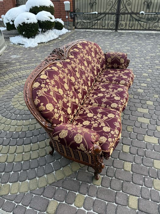 диван у вітальню