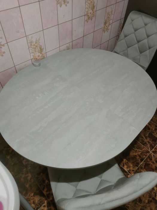 Продам стіл обідній новий