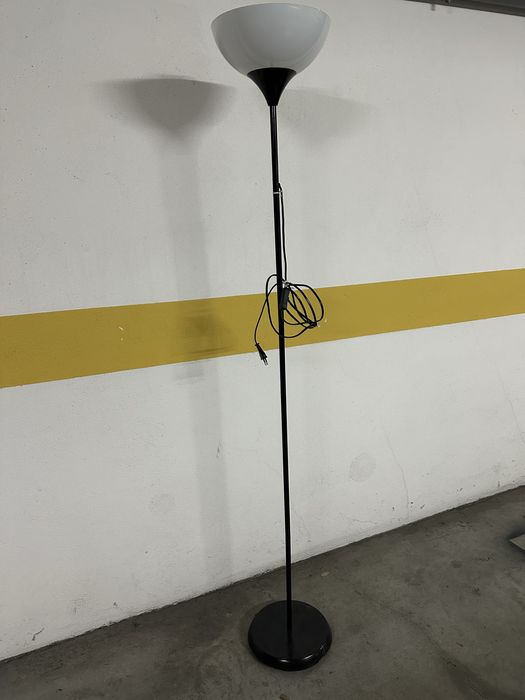 Candeeiro de pé Ikea preto