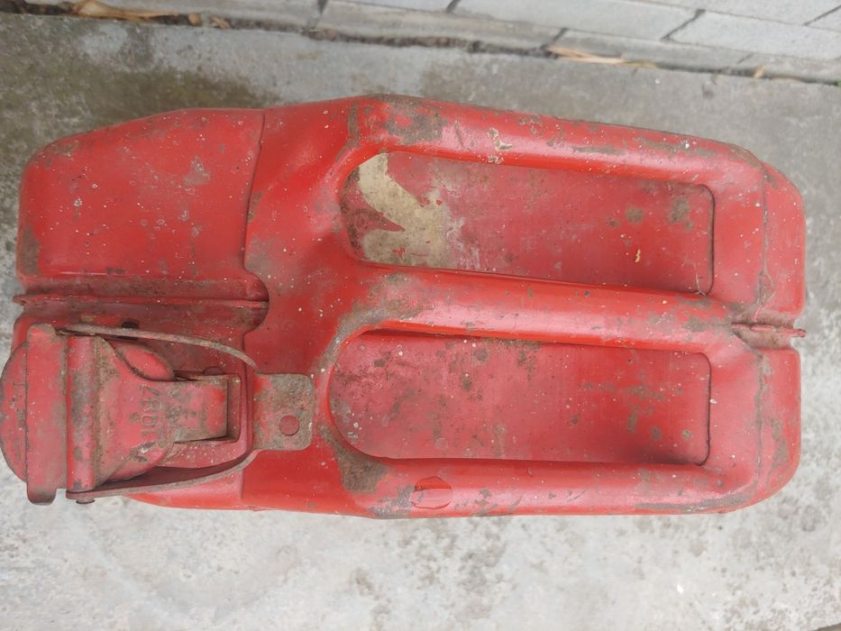 Продам канистру 20л.