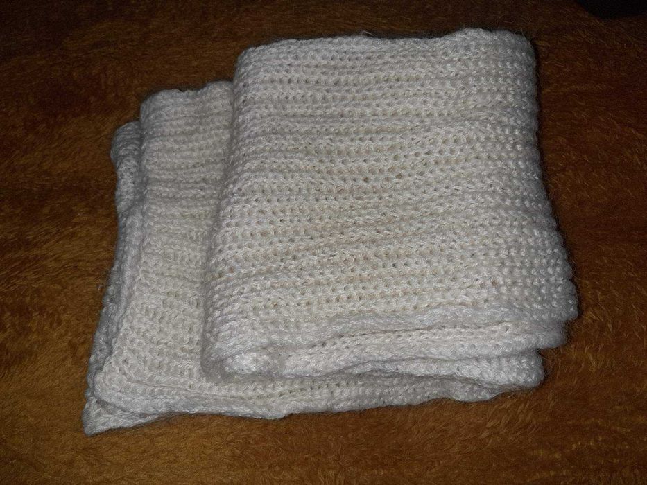 Шарф довгий в'язаний шерстяний білого кольору