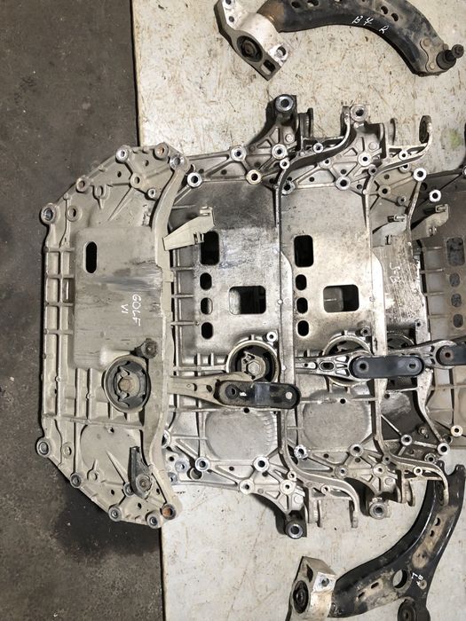 Подрамник передний підрамник ричаг нижній Vw Passat Tiguan Golf Superb