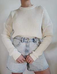 Kremowy prążkowany sweter crop top Urban Outfitters