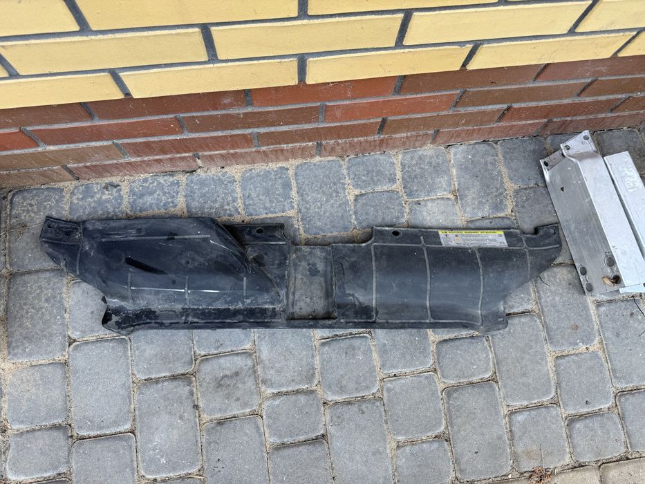 Audi A4 B8 11-15 Lift osłona pasa przedniego nakładka na pas oryginał