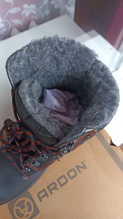 Продам робочі ботинки зимові 44 розмір.