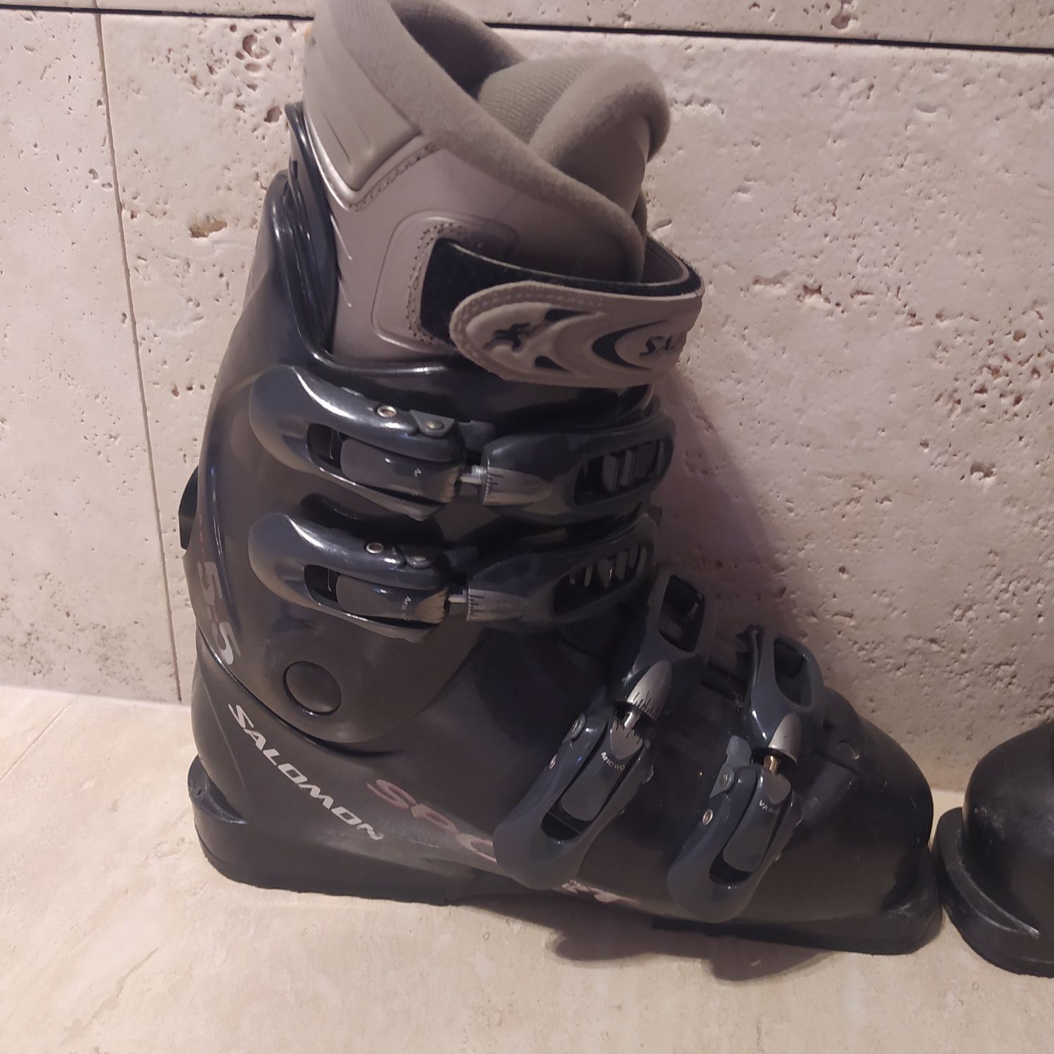 Buty narciarskie marki SALOMON. Długość wkładki 24,5 cm