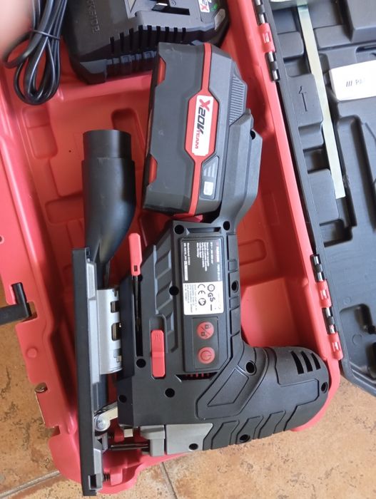 Tico-Tico / serra de recortes Parkside Performance c/bat 4A + carg.