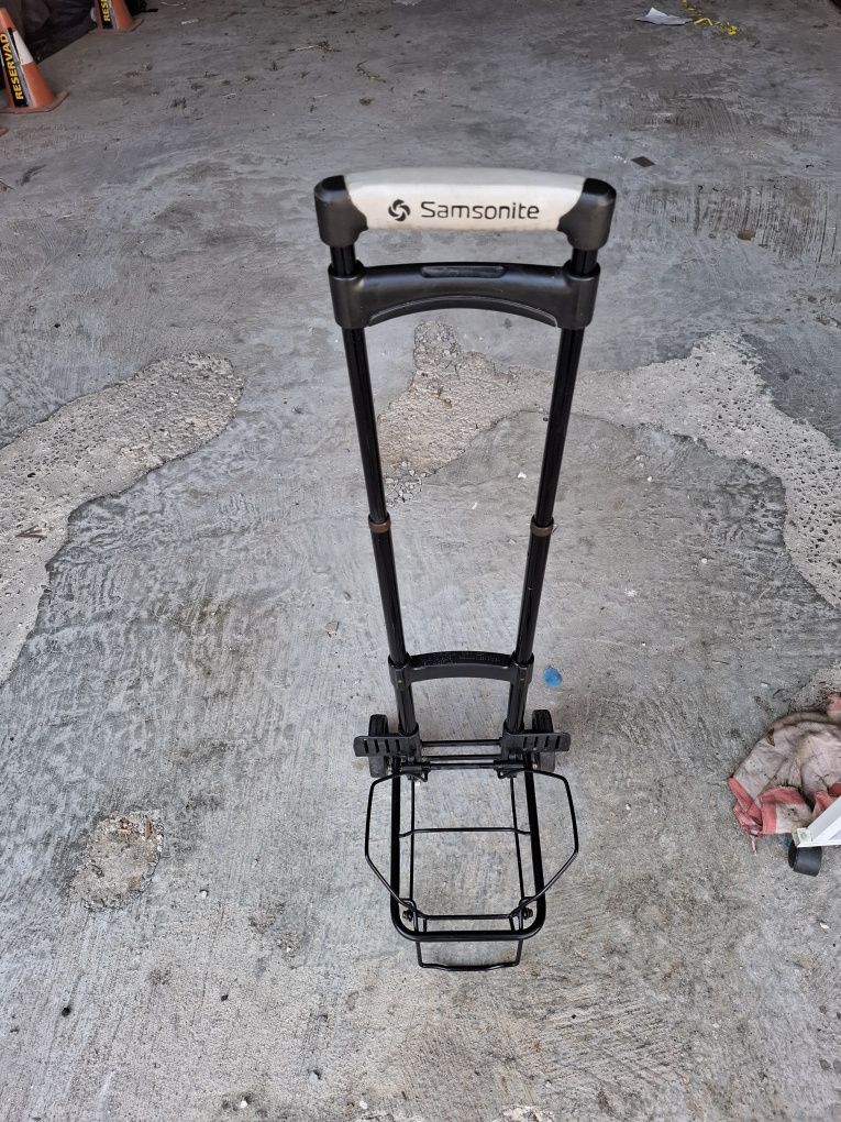 Carrinho para o transporte de malas sansonite