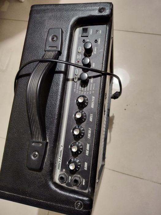 Gitara elektryczna + wzmacniacz mustang + niezbędne okablowanie