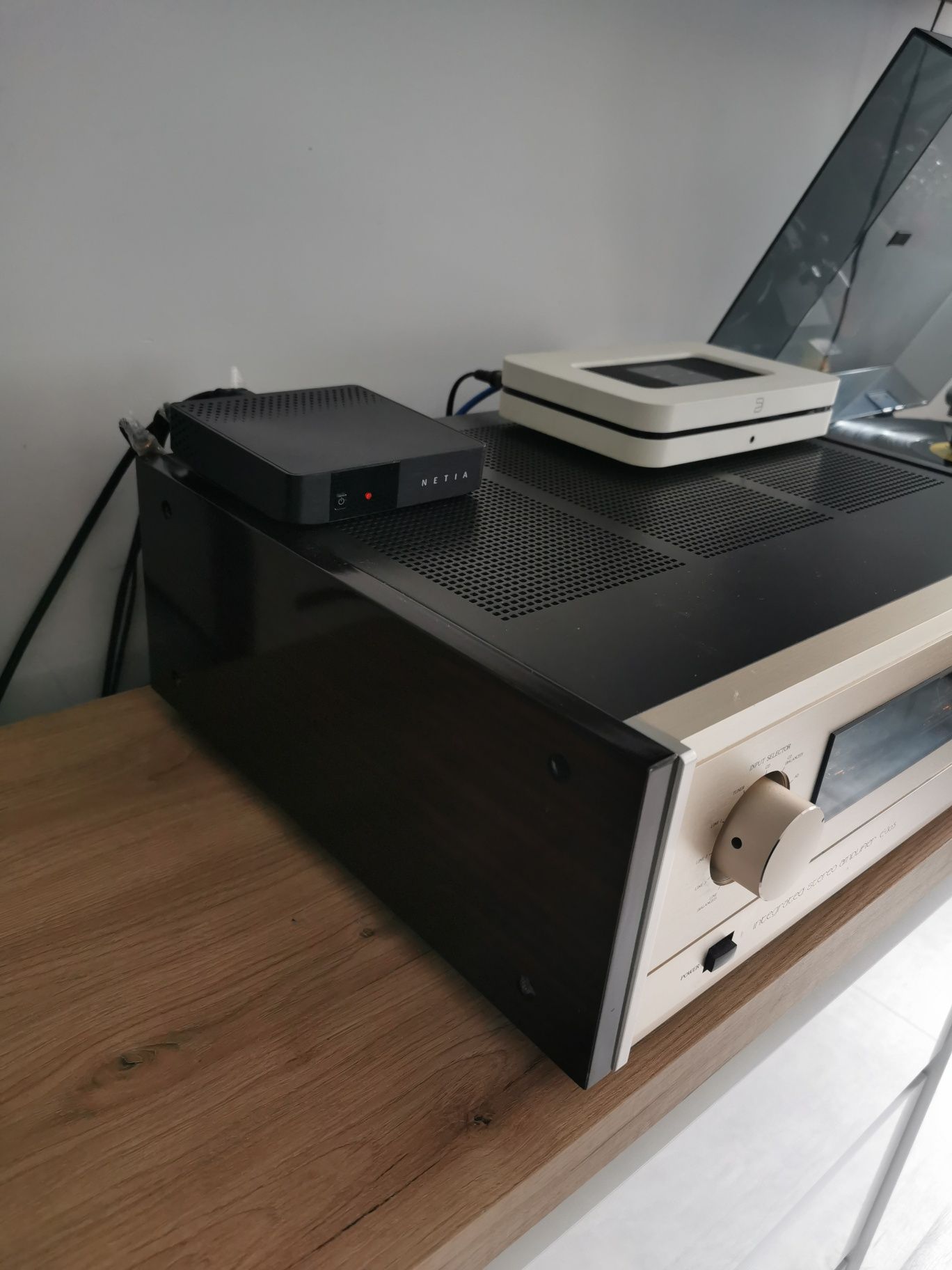 Wzmacniacz Accuphase E305