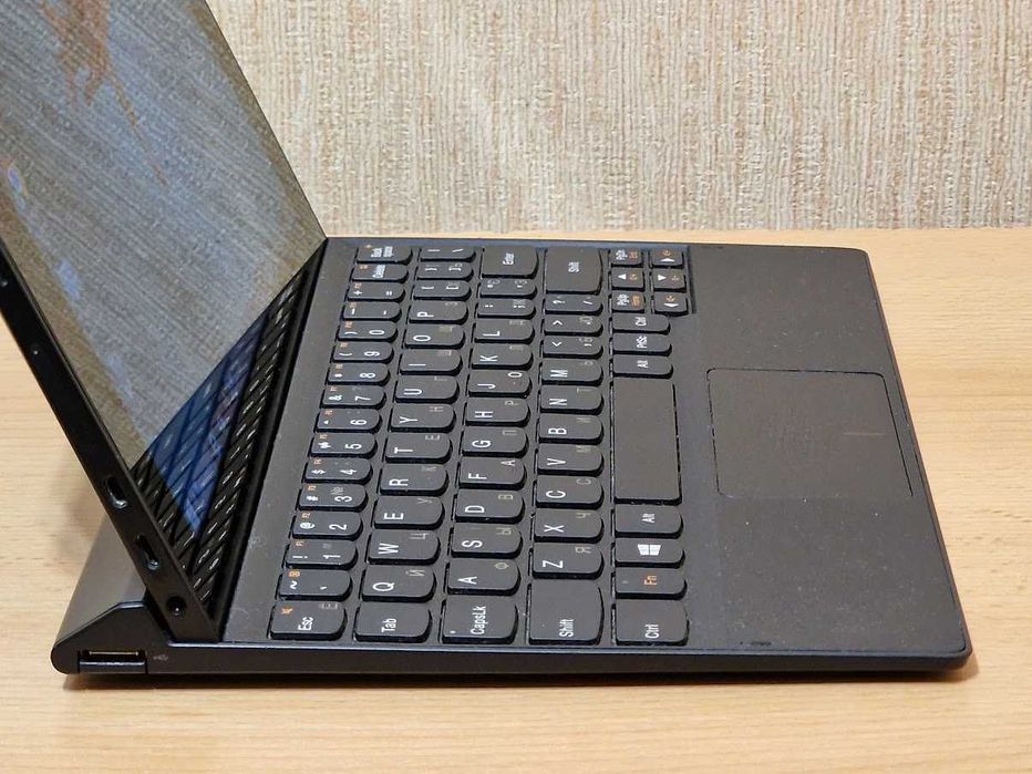 Lenovo чотирьох ядерний Intel Atom Z3735F Батарея 9 годин, вага 0,5 кг