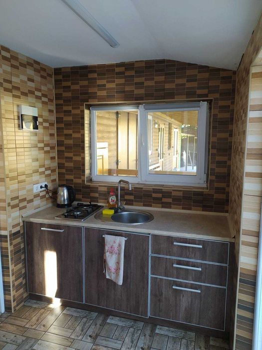 Відпочинок на Дністрі. Будинки і басейн на першій лінії.