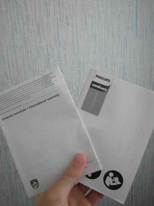 Електронна щітка Philips Sonicare 4300, з рідною коробкою, документами