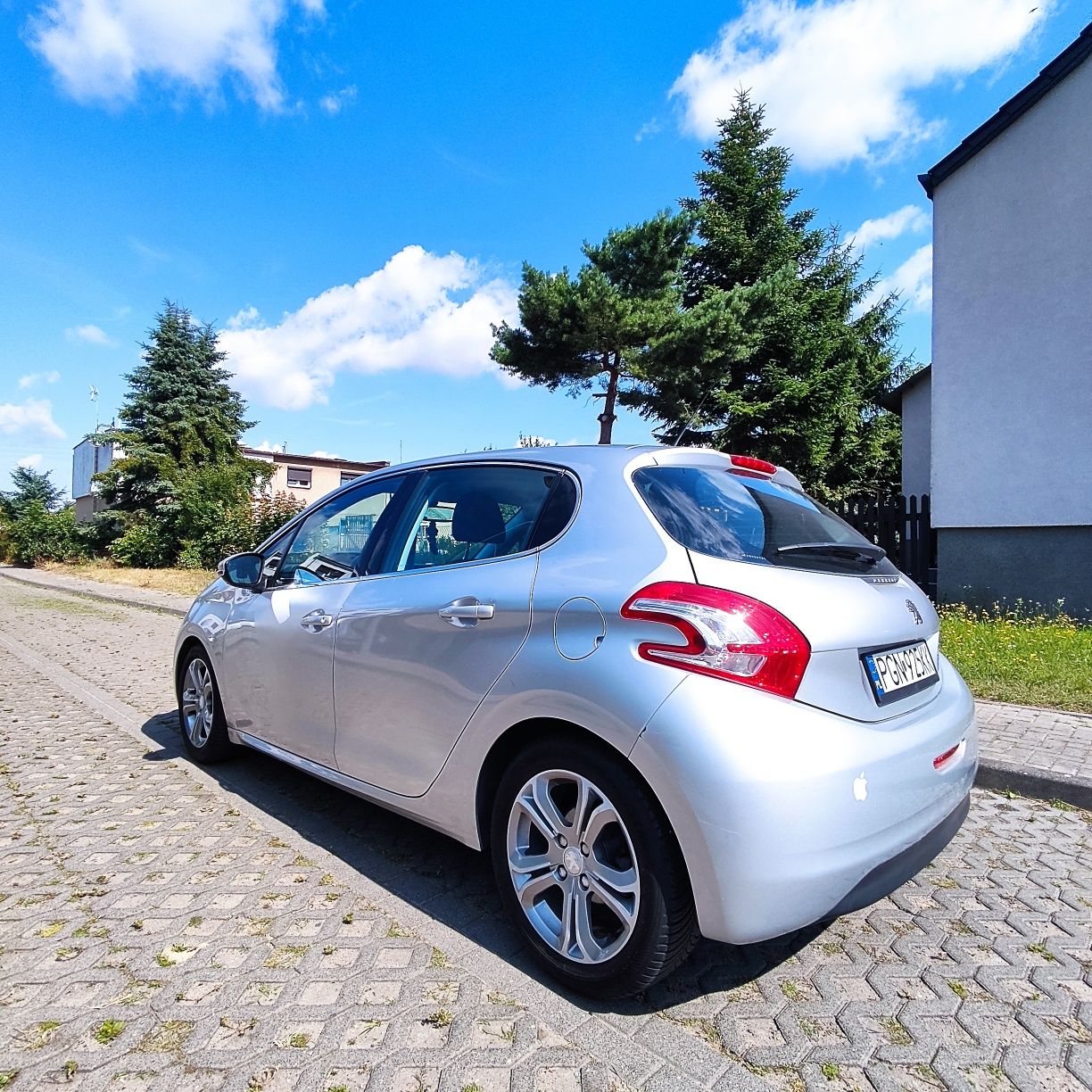 Peugeot 208 1.6 e-HDI ledy tablet navi