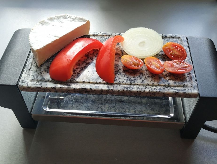 Grill elektryczny z mini płytą kamienną