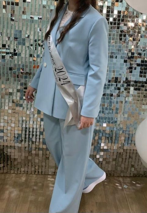 Брючный костюм б/у в отличном состоянии