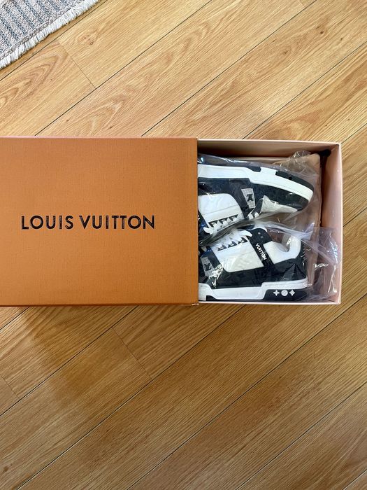 Louis Vuitton Black and White sapatos