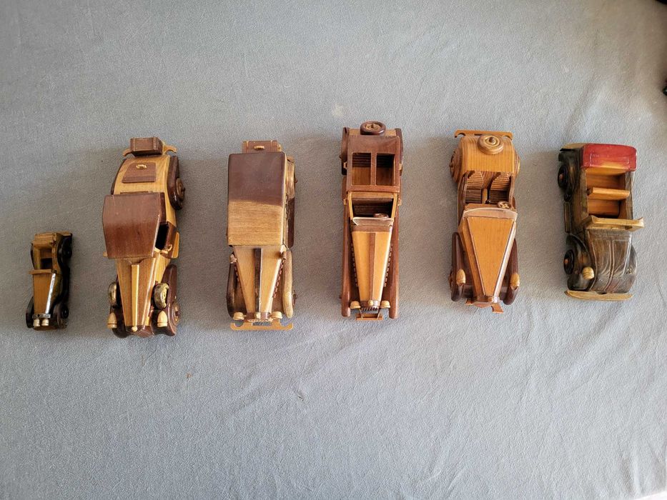 Conjunto de Carros em Madeira