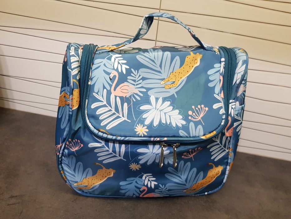 Kosmetyczka podróżna z haczykiem