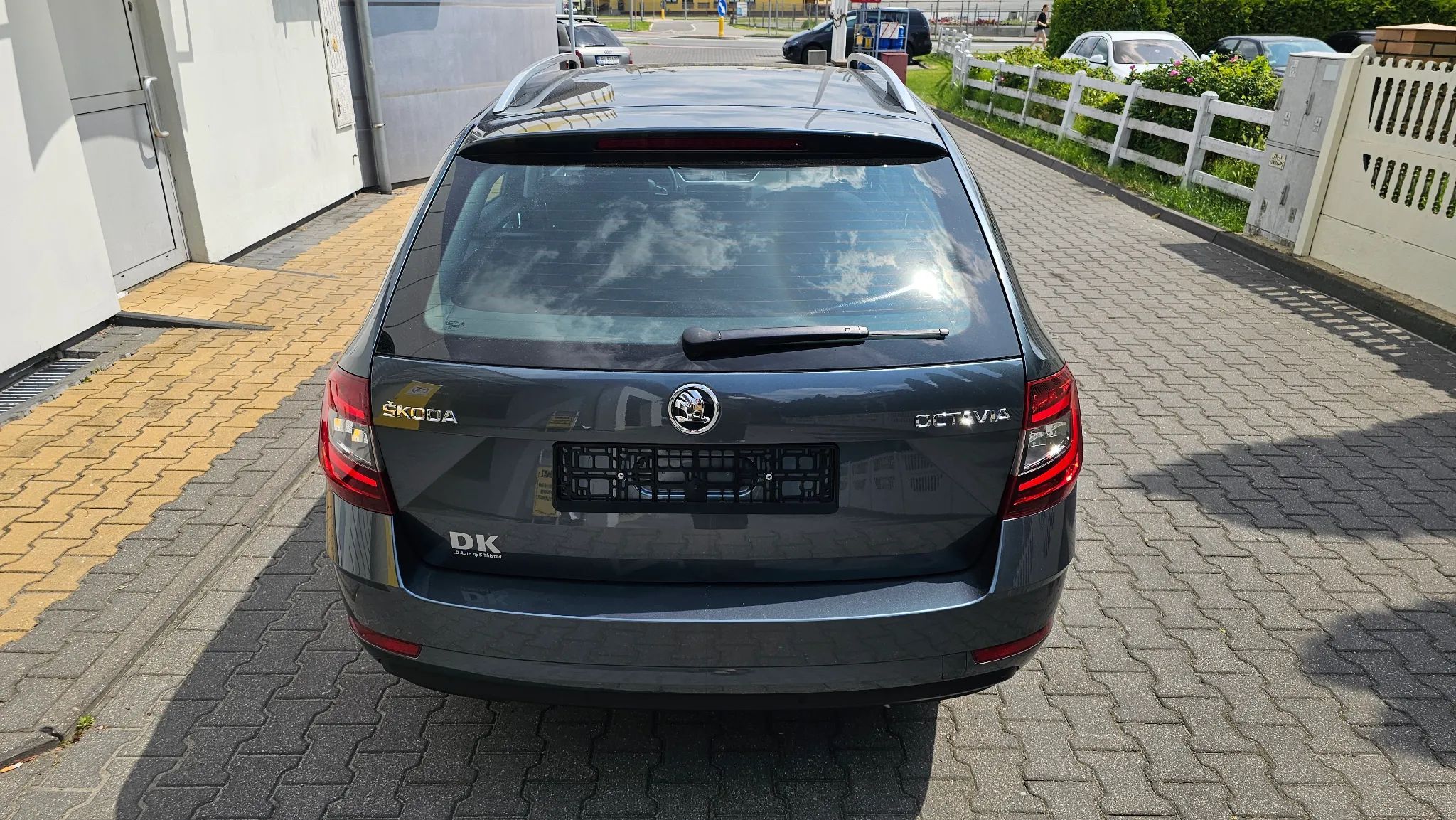 Skoda Octavia Skoda Octavia 1.6 TDI DSG Ambiente Radar Climatronic ACC Kamera PDC