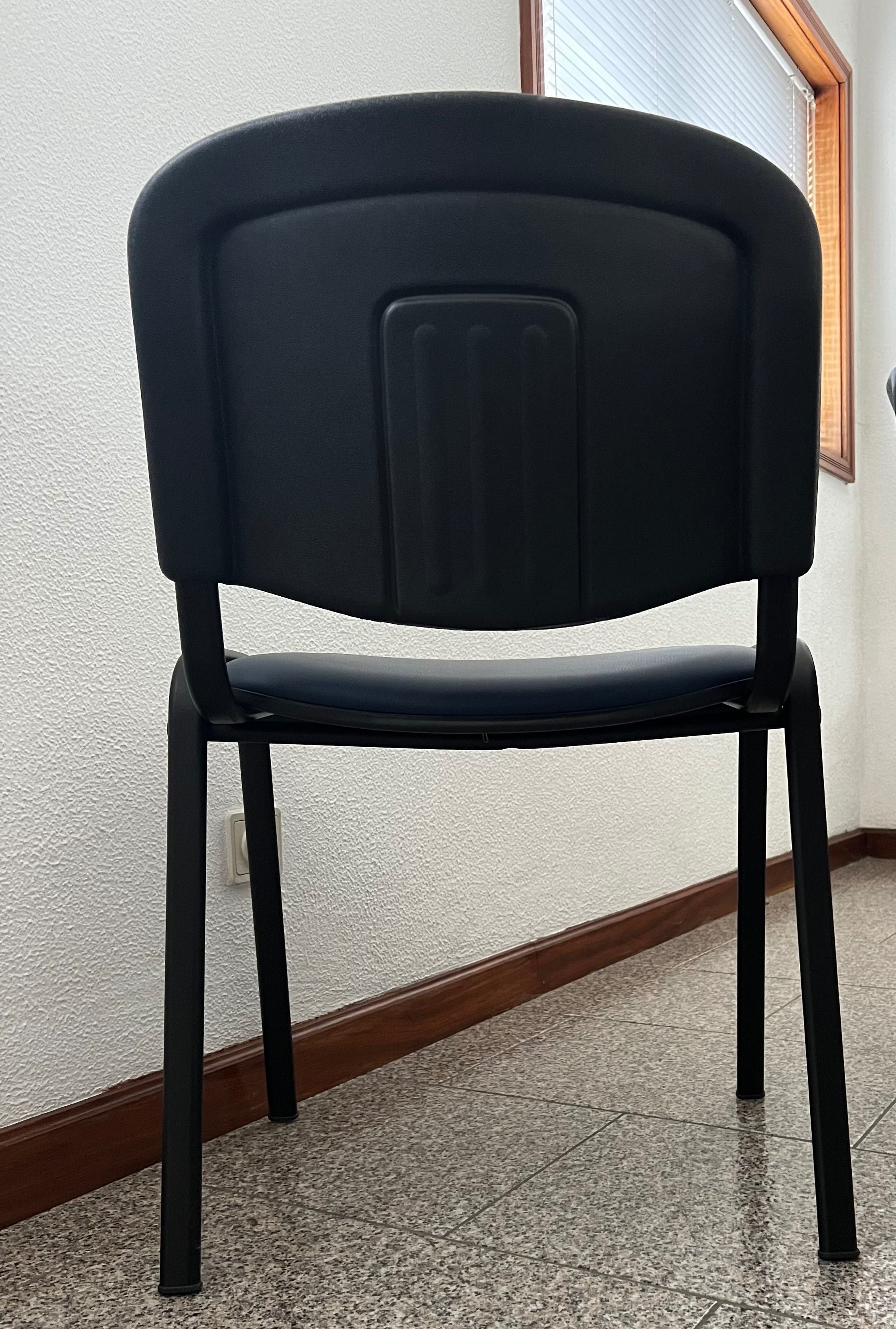 Mesa de reuniões e 5 cadeiras