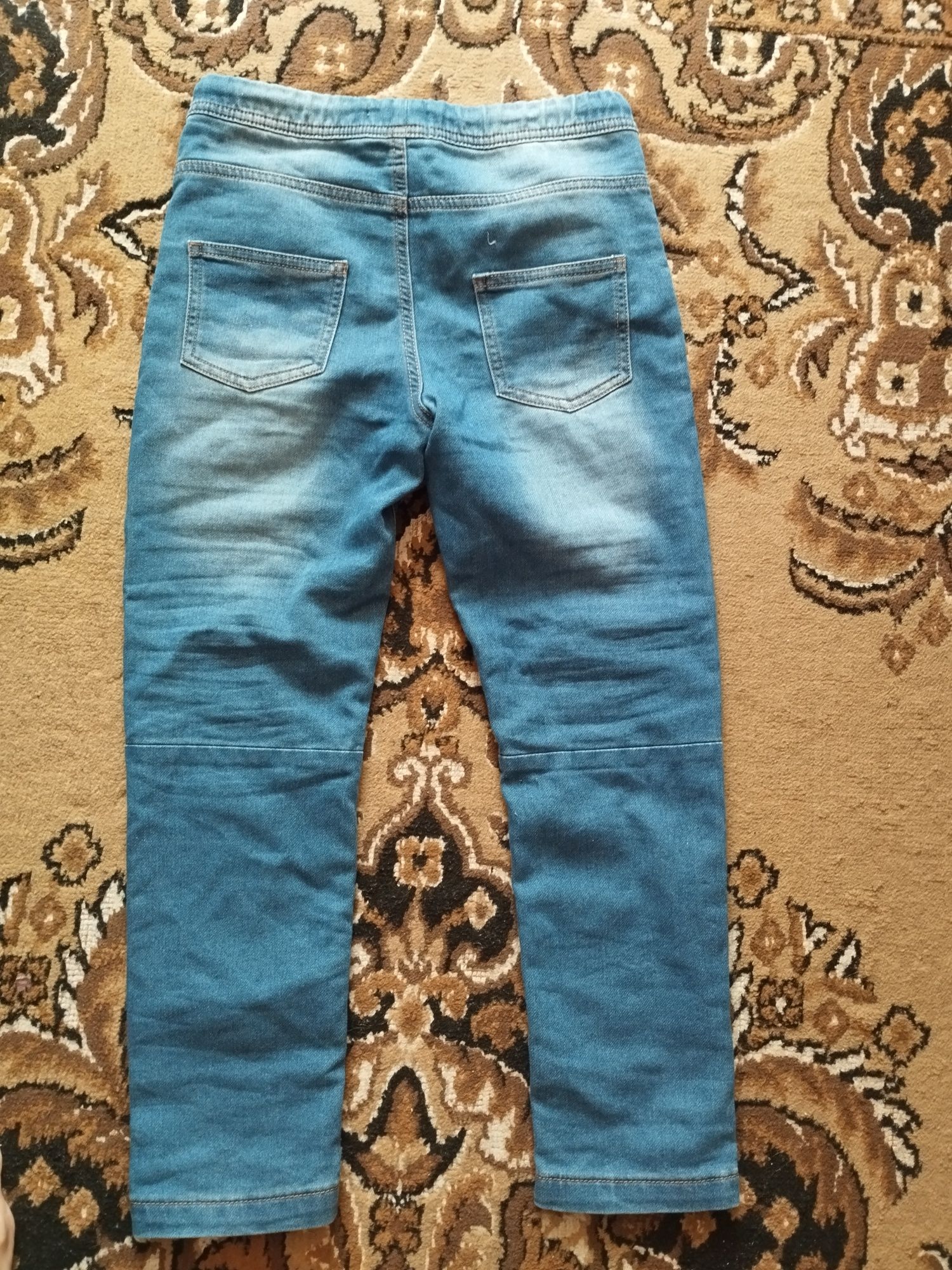Продам джинсы рост 140