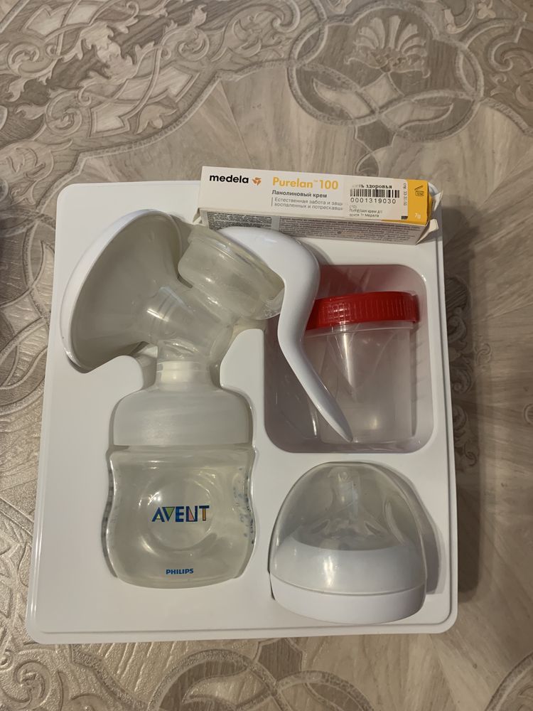 Philips Avent Ручний молоковідсмоктувач із пляшечкою SCF330/20