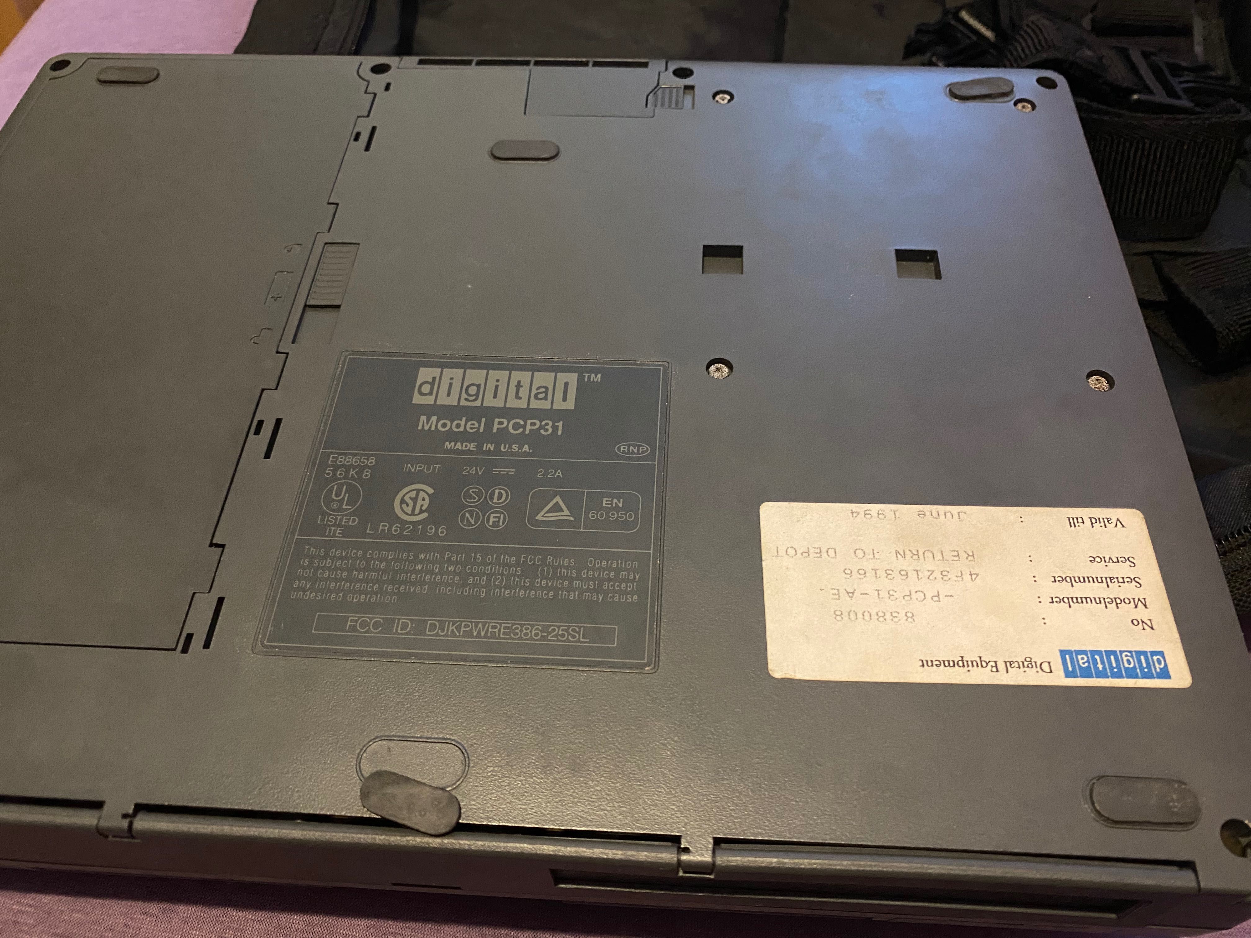 Digital PC31  Retro laptop. (Sprawny)