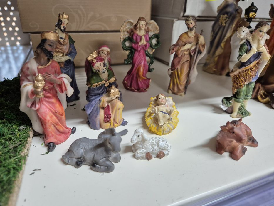 Figurki bożonarodzeniowe do szopki żłóbka 11 sztuk, do 9 cm